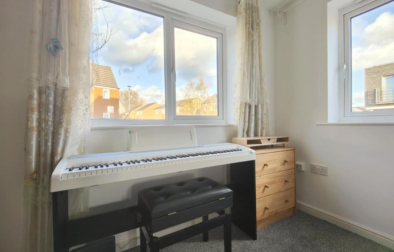 The Metcombe - Holiday Home With Free Parking 10 Minutes Walk To Etihad Stadium & Coop Live Arena Manchester Exterior photo